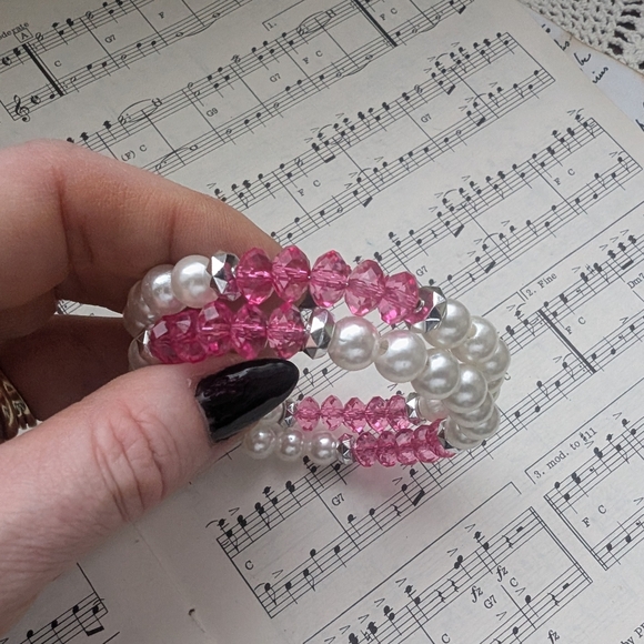 Chic White Pearl and Pink Crystal Bracelet - Picture 4 of 6